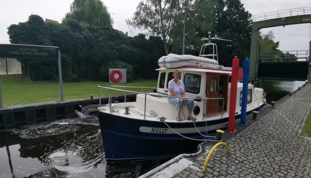 Molly bei einem Zwischenstopp auf der Binnenreise