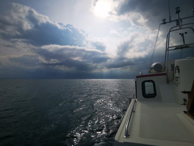 Sonnenstrahlen zwischen Wolken über Molly