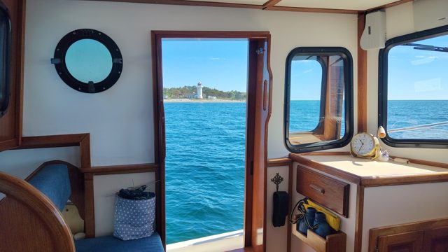 Blick aus Mollys Steuerhaus auf das Meer